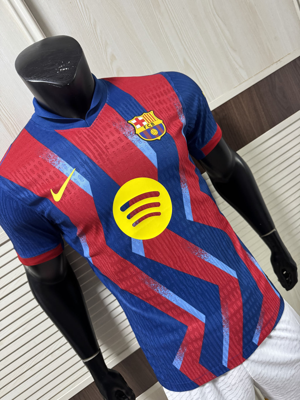 Nike Men's FC Barcelona Authentic Dri-Fit Stadium 4th Jersey 2526