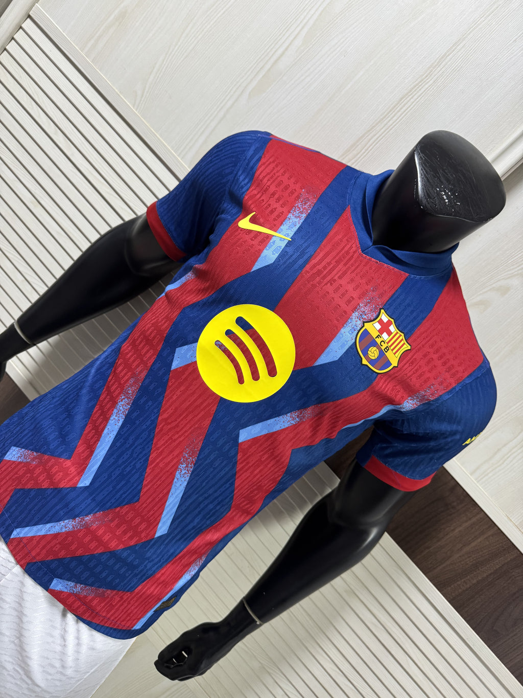 Nike Men's FC Barcelona Authentic Dri-Fit Stadium 4th Jersey 2526