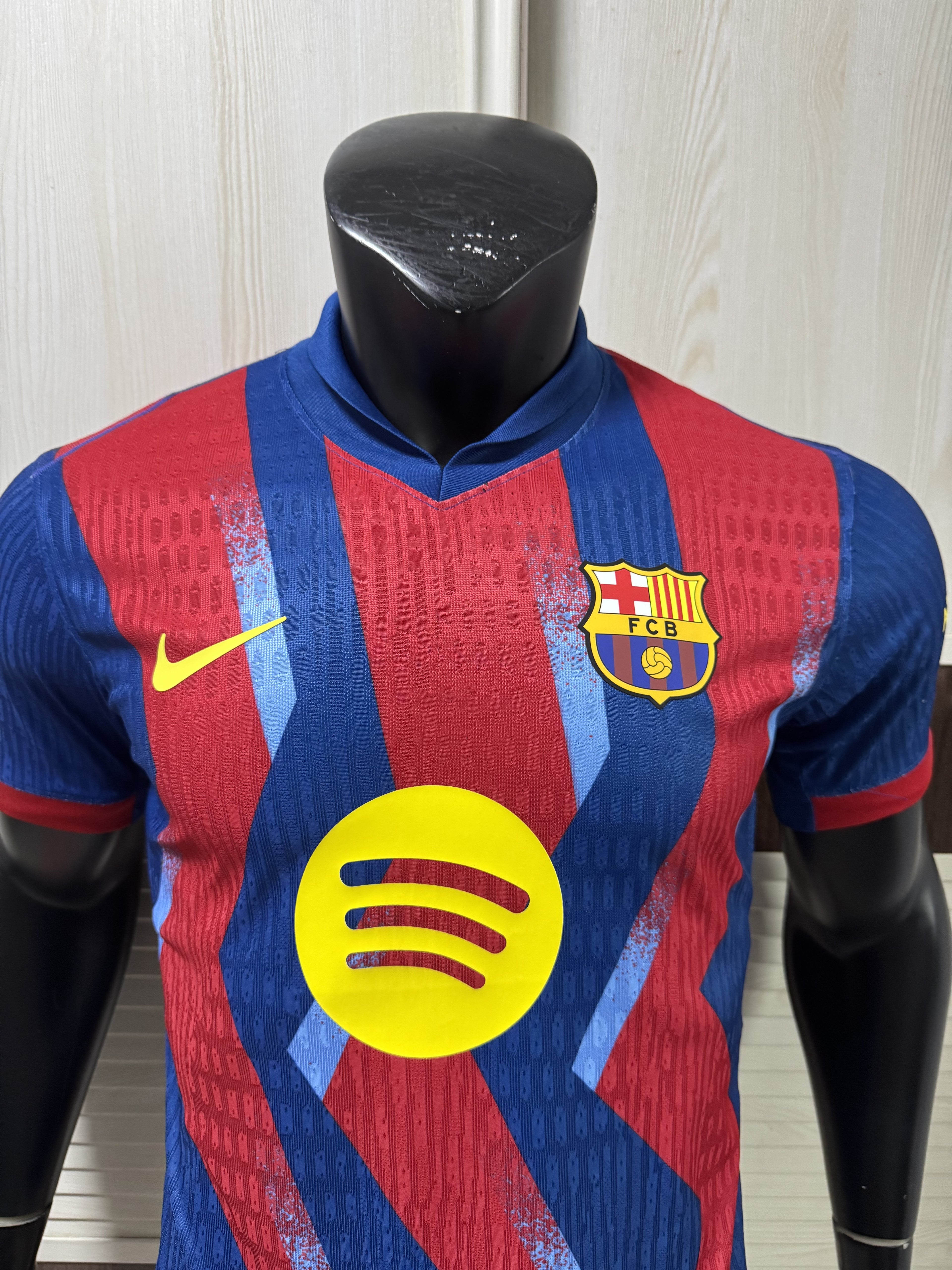 Nike Men's FC Barcelona Authentic Dri-Fit Stadium 4th Jersey 2526