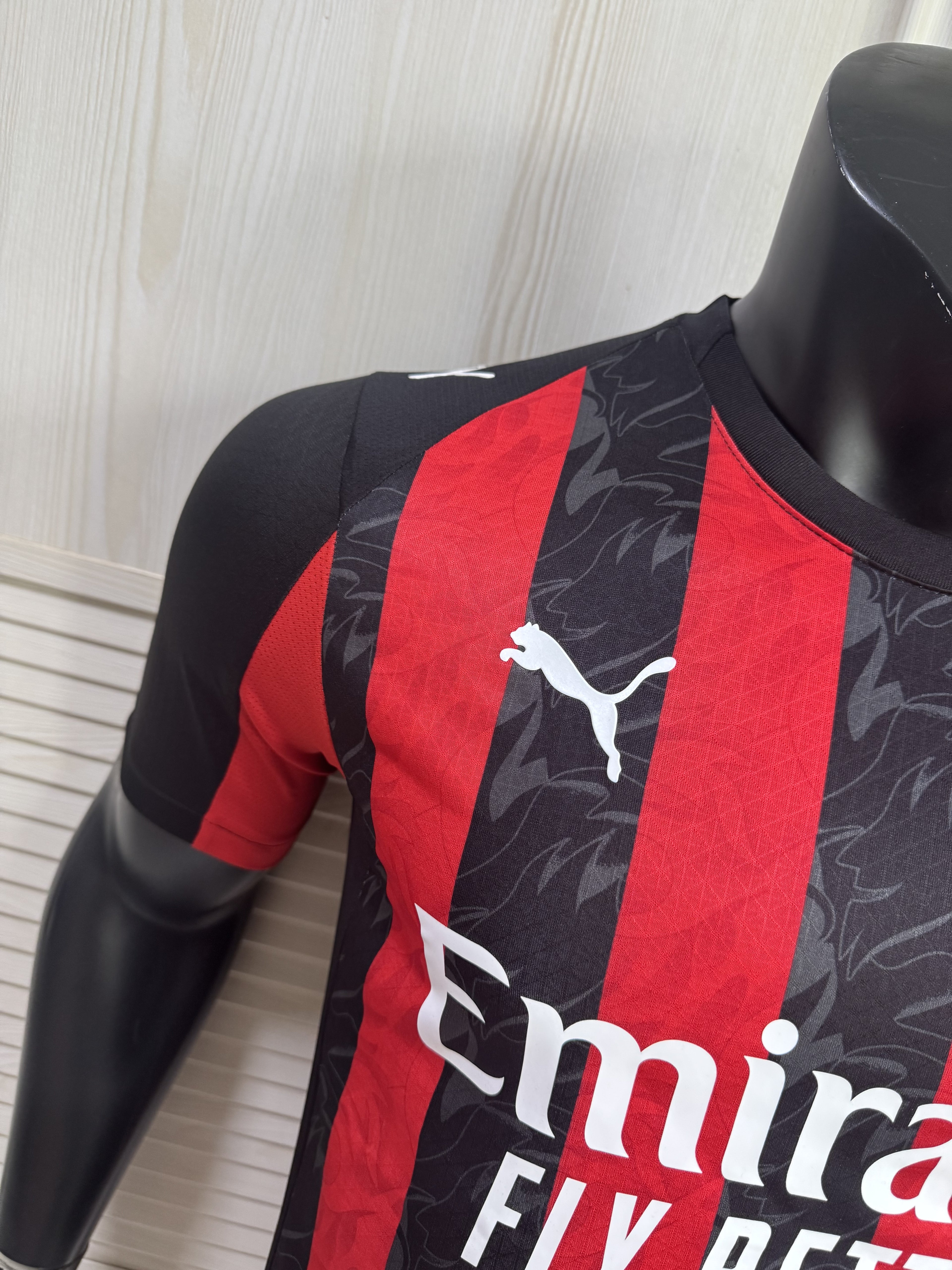 MILAN HOME AUTHENTIC 202526 JERSEY